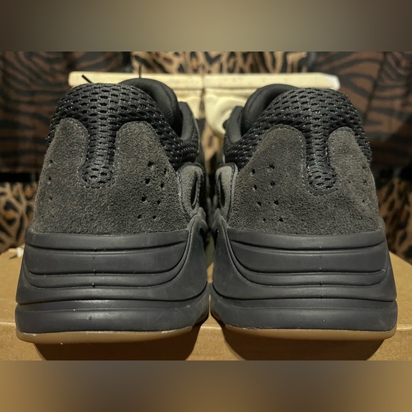 Adidas X Yeezy 700 Utility Black 10.5 - Picture 3 of 9